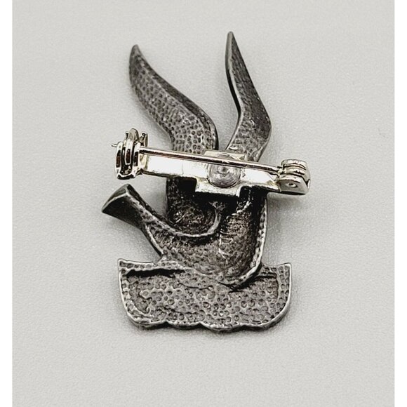 Seagull Sea Bird Wings Up on Waves Water Brooch Pewter Silver Tone Pin - Picture 3 of 4